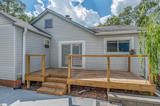 Building Photo - 202 Briarcliff Dr