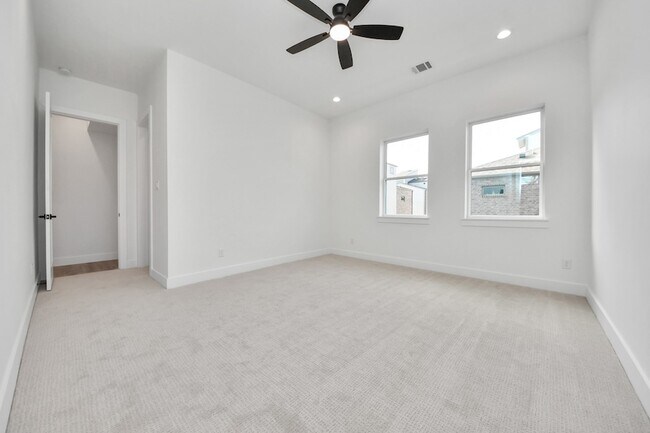 Building Photo - 3407 Hutchins St