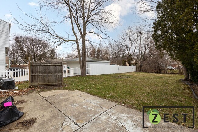 Building Photo - BEAUTIFUL 3 BEDROOM 1 BATH LOCATED IN HAPER WOODS MI 48225