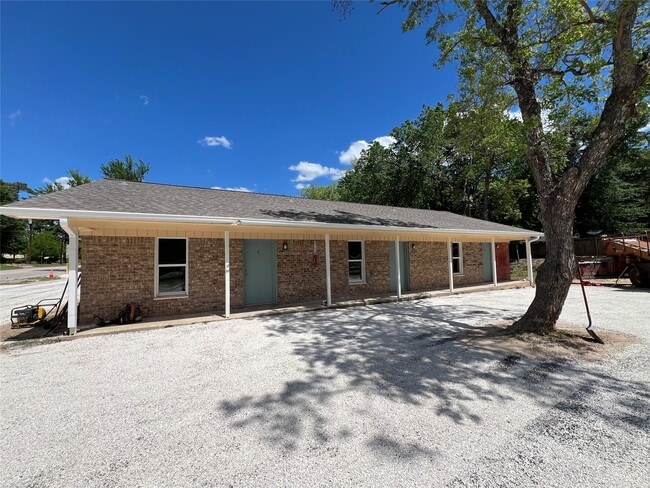 Building Photo - 1231 Sycamore Ave