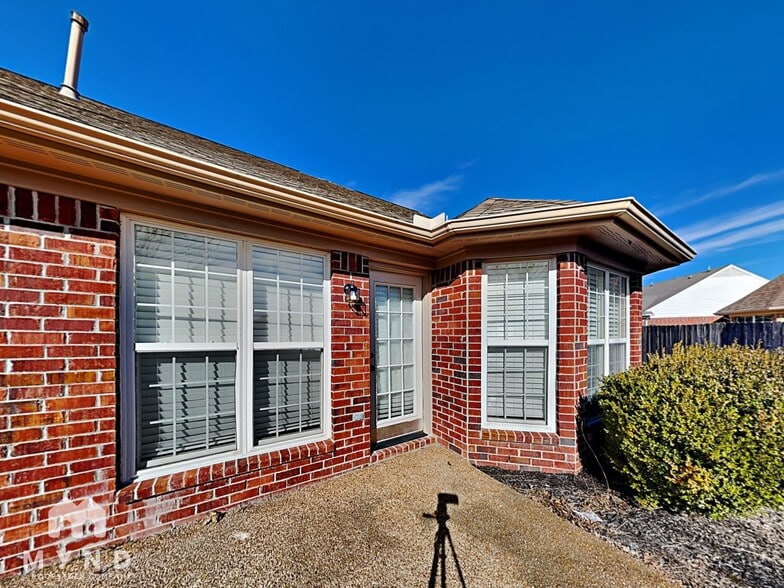 Building Photo - 2706 Dry Well Cove