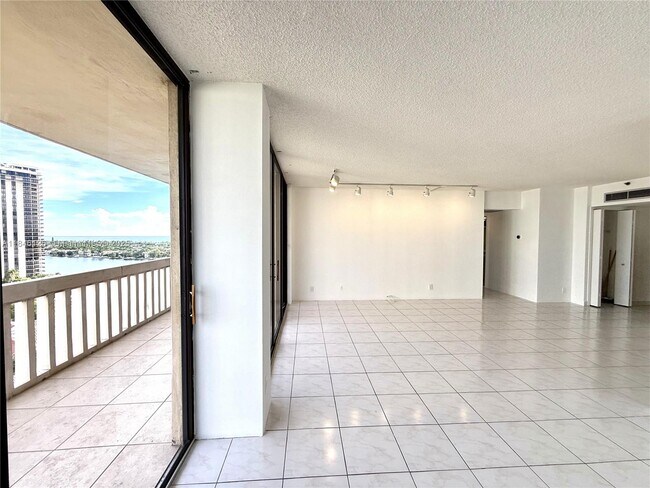 Building Photo - 19355 Turnberry Way