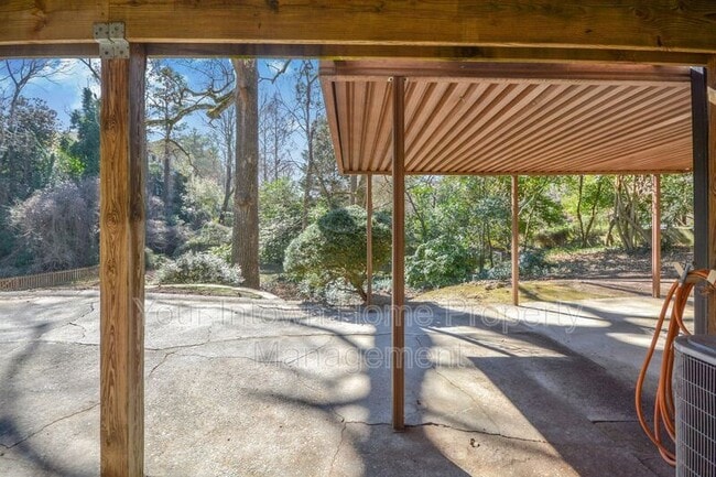 Building Photo - 317 Eureka Dr NE