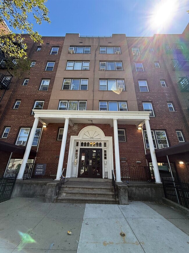 Building Photo - 2520 John F. Kennedy Blvd