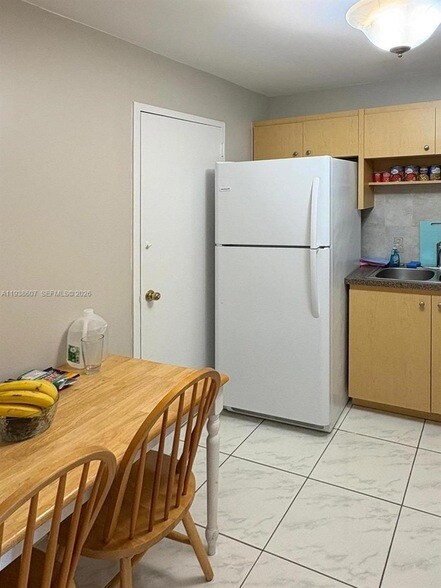 Building Photo - 401 Golden Isles Dr