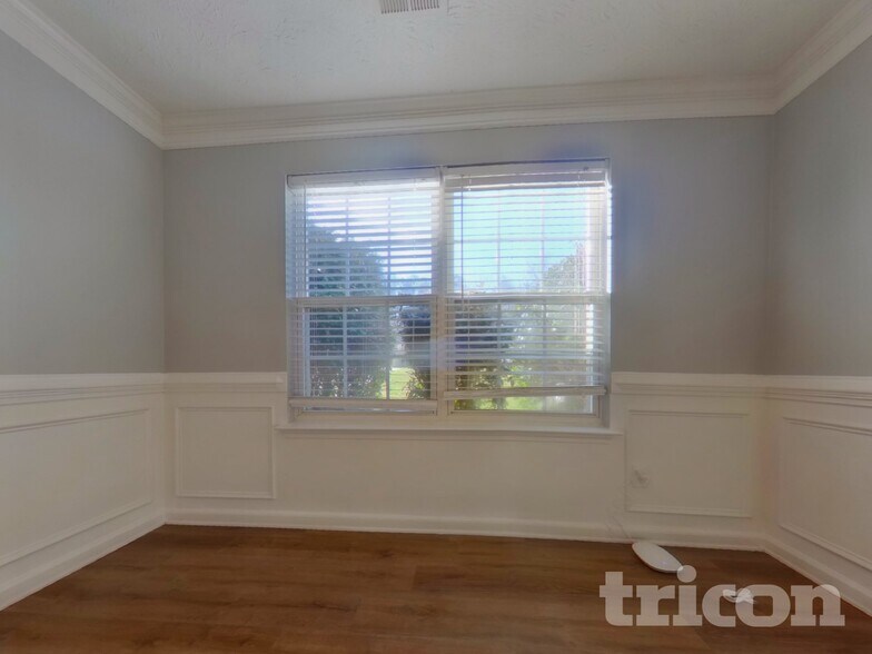 Building Photo - 878 Crestworth Crossing