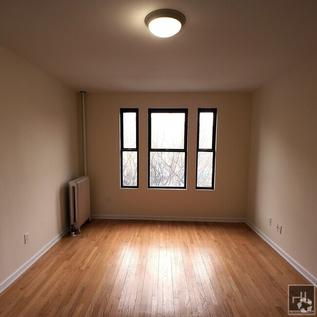 Building Photo - 620 W 171st St