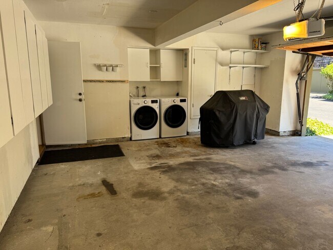 Building Photo - 2750 Sea View Pkwy
