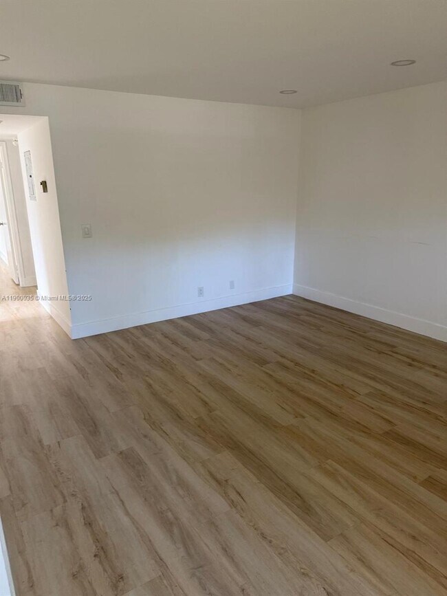 Building Photo - 100 SW 132nd Way