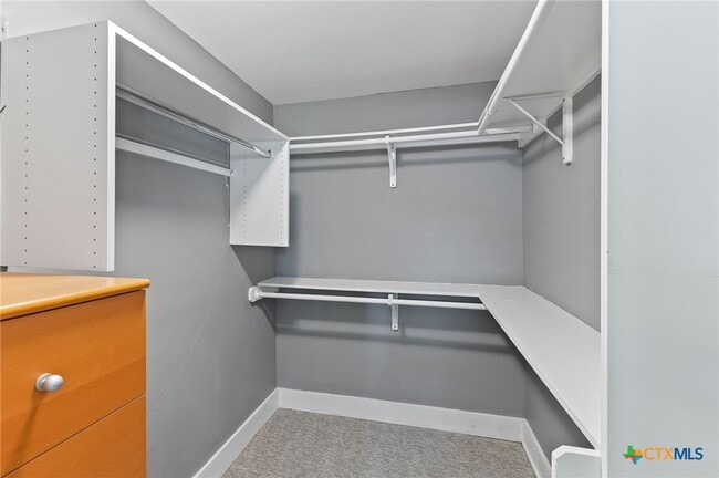 Building Photo - 2404 Oak Crest Ave