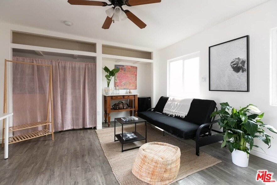 Attached studio - 632 S Evergreen Ave