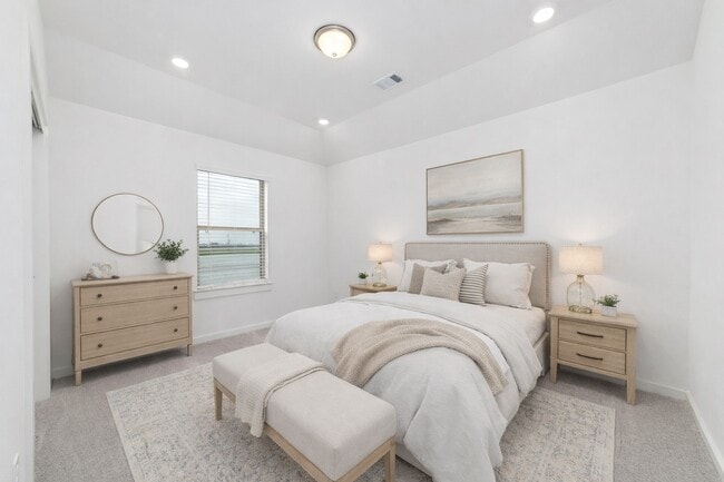 Building Photo - 1118 Elsinore Dr