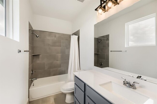 Building Photo - 1505 Seeger Dr