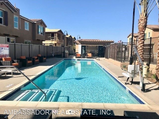 Building Photo - 3 br, 2.5 bath House - 1396 Palo Verde Way...