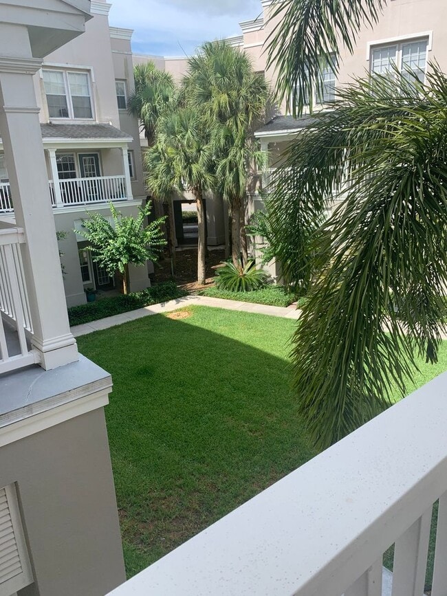 Building Photo - 571 Water St