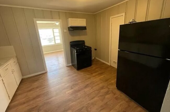 Building Photo - 1136 Sunset Dr