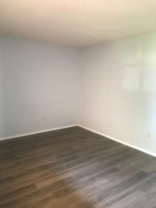 Building Photo - 7814SBC(100)