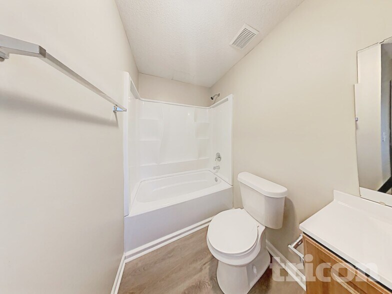 Building Photo - 430 Pebble Blvd