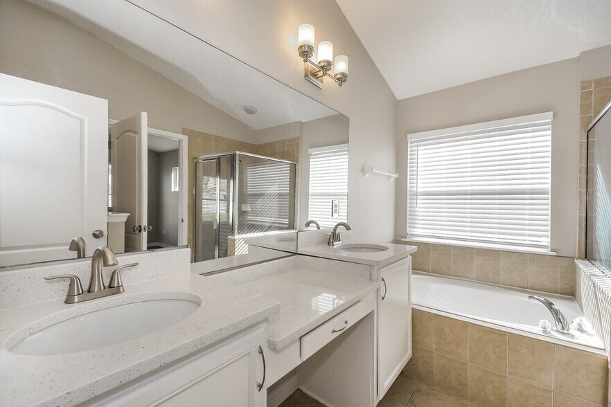 Building Photo - 1098 Maple Ln