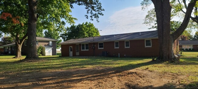 Building Photo - 113 S Broadview Cir Dr