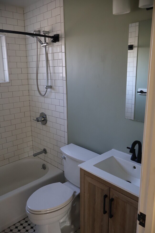 Building Photo - 770 Verano Ave