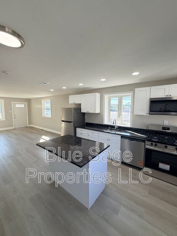 Building Photo - 66 Folcroft Ave