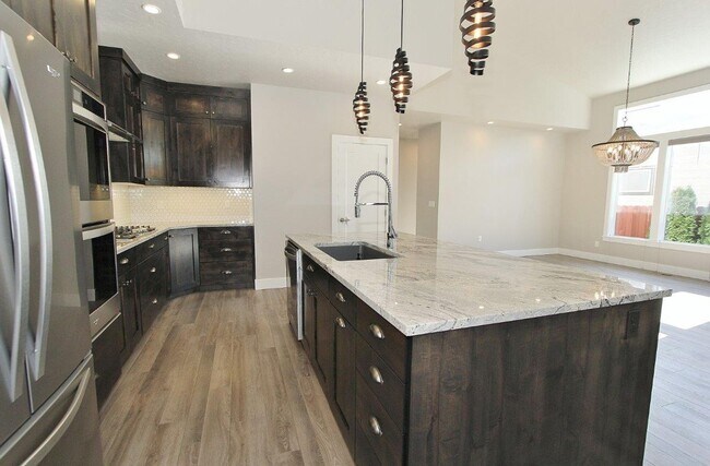 Building Photo - Alluring Beach-Style Home Nestled in SE Boise