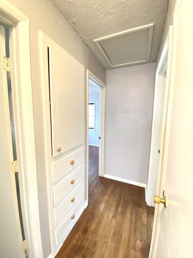 Building Photo - 3 Bed 1 Bath in the West Lawn Park Additio...