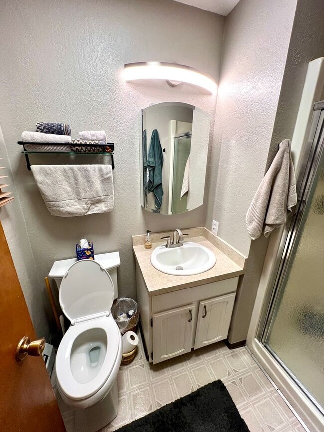 Building Photo - Pet Friendly 4 Bed 3 Bath Single Family Home on Westside W/ Fully Fenced yard, Attached Garage!