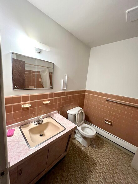 Building Photo - 705 Bywood Ave