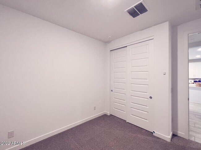 Building Photo - 31962 N 125th Ave