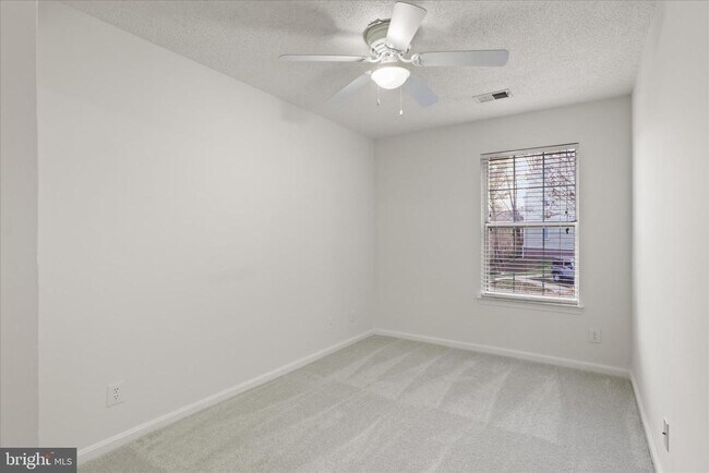 Building Photo - 12018 Golf Ridge Ct