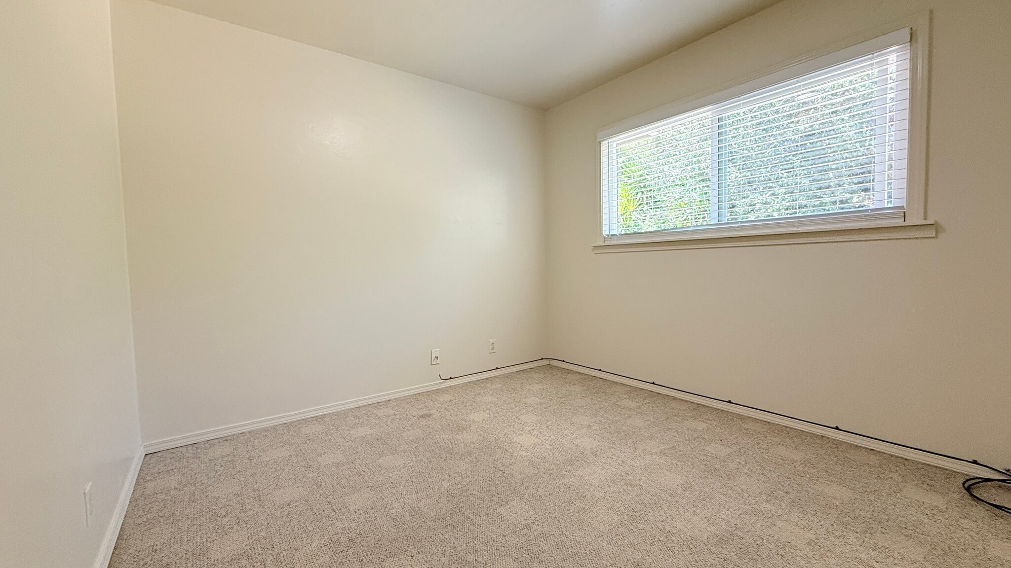 Building Photo - 550 Highland Dr