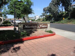 Building Photo - Desirable Mission Plaza Updated 1 Bedroom ...