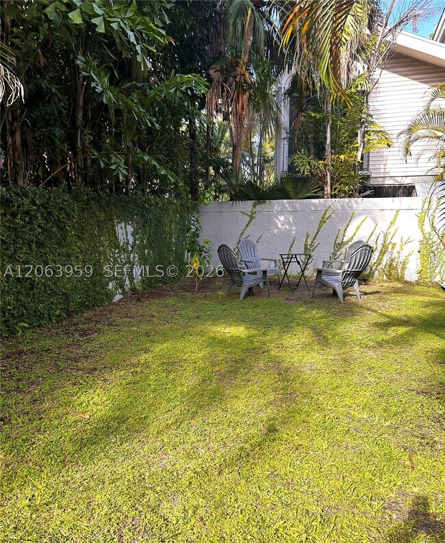 Building Photo - 3007 Bird 11