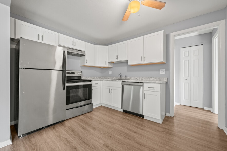 Primary Photo - Pembrooke Court Apartments