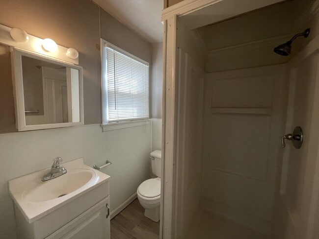 Building Photo - Beautiful Home Located Near Medical District & Tech Campus!