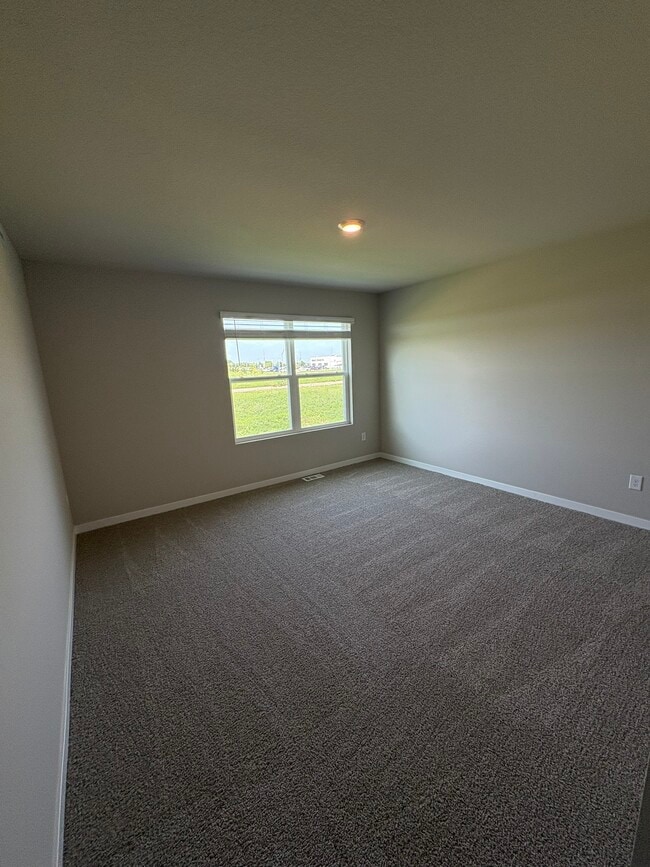 Building Photo - 1069 Daisy Ln