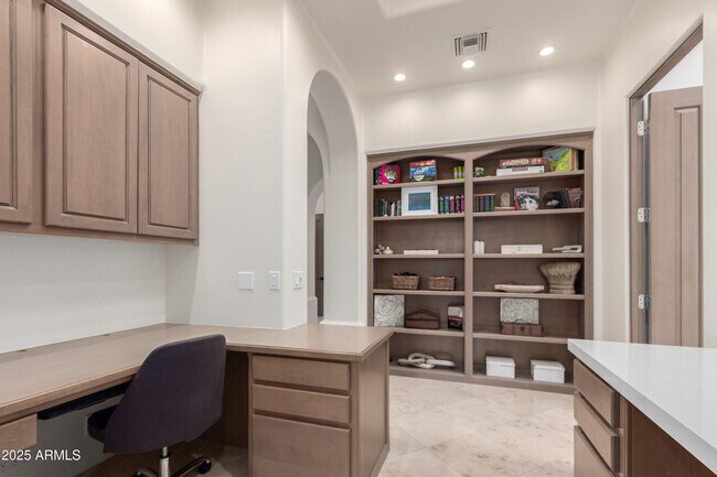 Building Photo - 6900 E Ironwood Dr