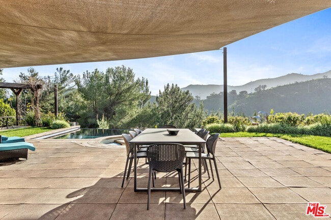 Building Photo - 2473 La Condesa Dr