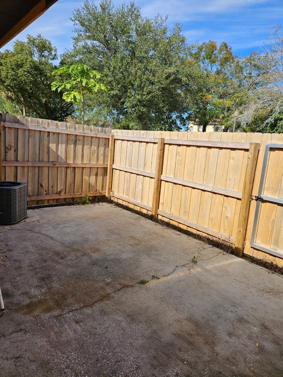 Building Photo - 2207 Caribbean Dr N