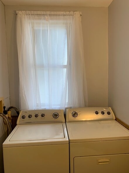 in unit washer/dryer - 809 pearl st