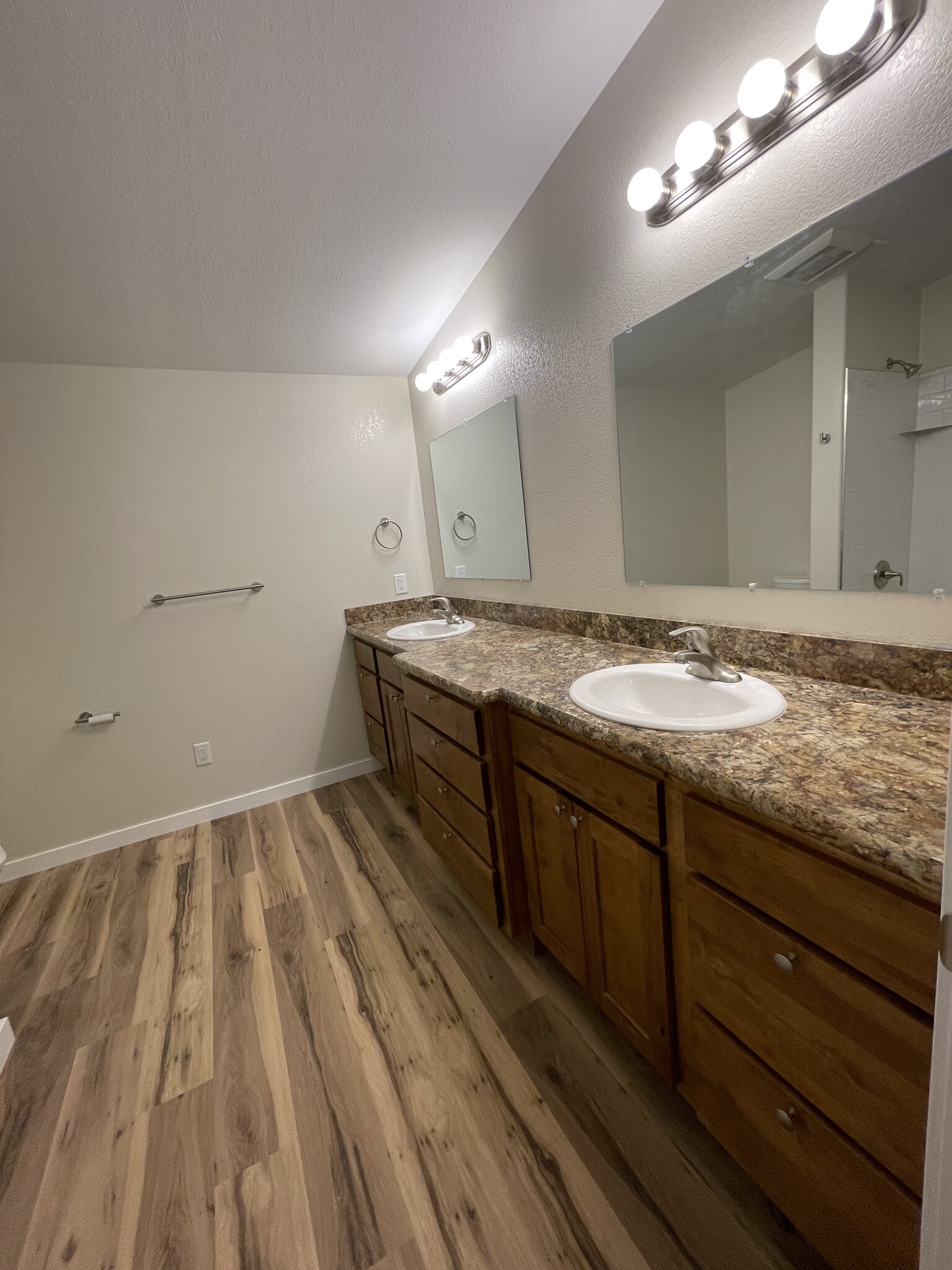 Building Photo - 297 Guthrie Rd