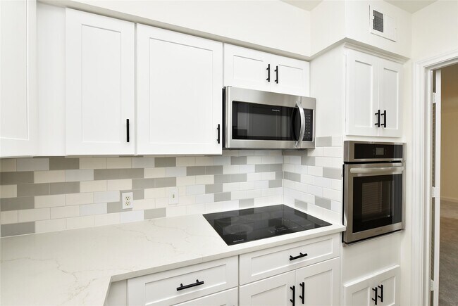 Building Photo - 2600 Bellefontaine St