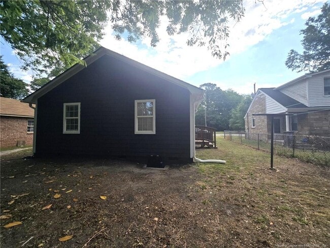 Building Photo - 874 W Orange St