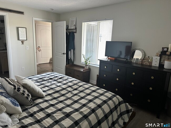 Building Photo - 10 Sugar Maple Ln