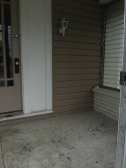 enclosed front porch - 2305 7th Street Rd