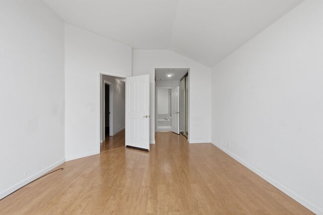 Building Photo - Top-Floor 3BR in Duplex Near BART | Vaulted Ceilings | In-Unit Laundry | Garage Parking