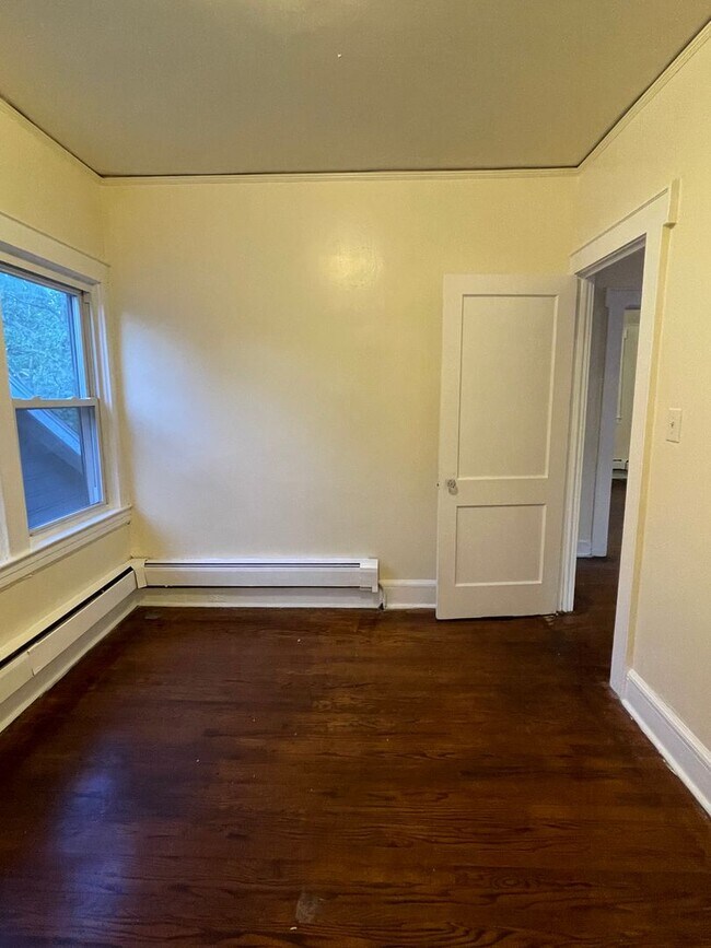 Building Photo - 19-21 Poe Avenue