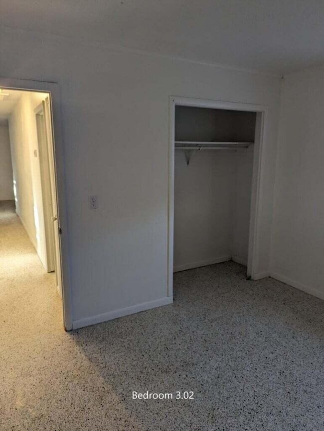 Building Photo - 1156 W 26th St